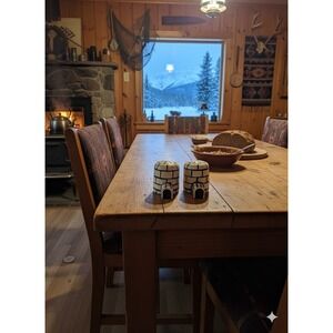 Vtg Igloo Shapped Salt & Pepper Shakers Plaster Handpainted